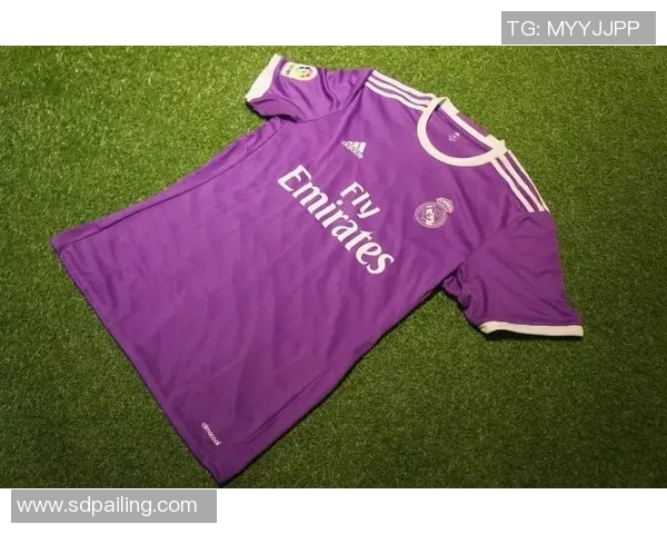 紫色足球明星的传奇故事与成就揭秘